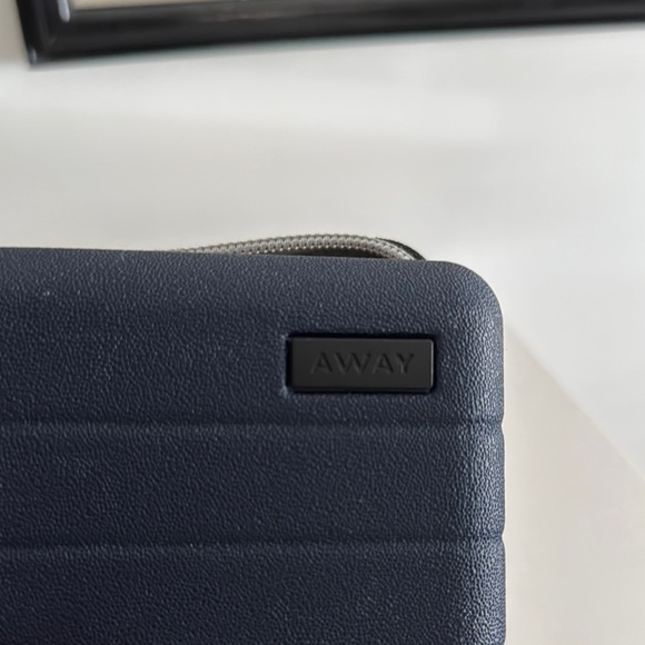 Navy Blue AWAY Collaboration with United Airlines Travel Bag with Accessories - Picture 4 of 6